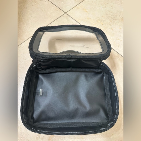 BEIS The On The Go Essential Case in Black - Picture 8 of 11